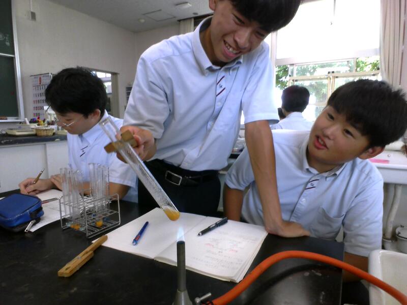 酸を加えた後の変化を確認