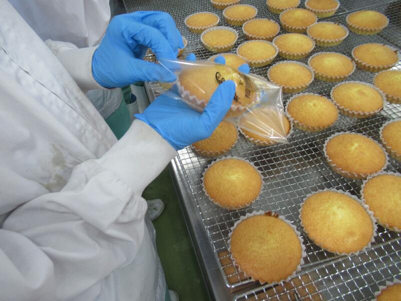 一つ一つ丁寧に包装します