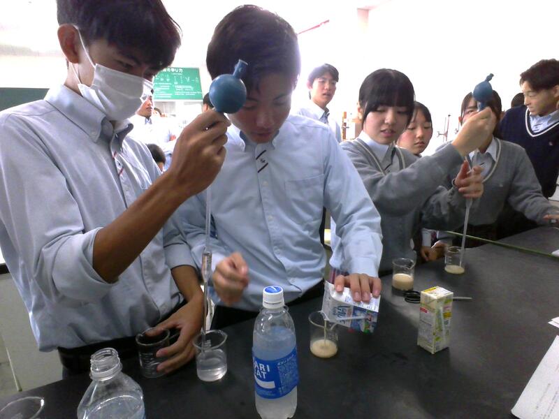 ②試料をはかる