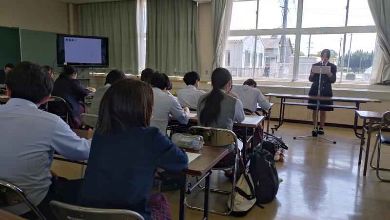 発表を真剣に聞いていました