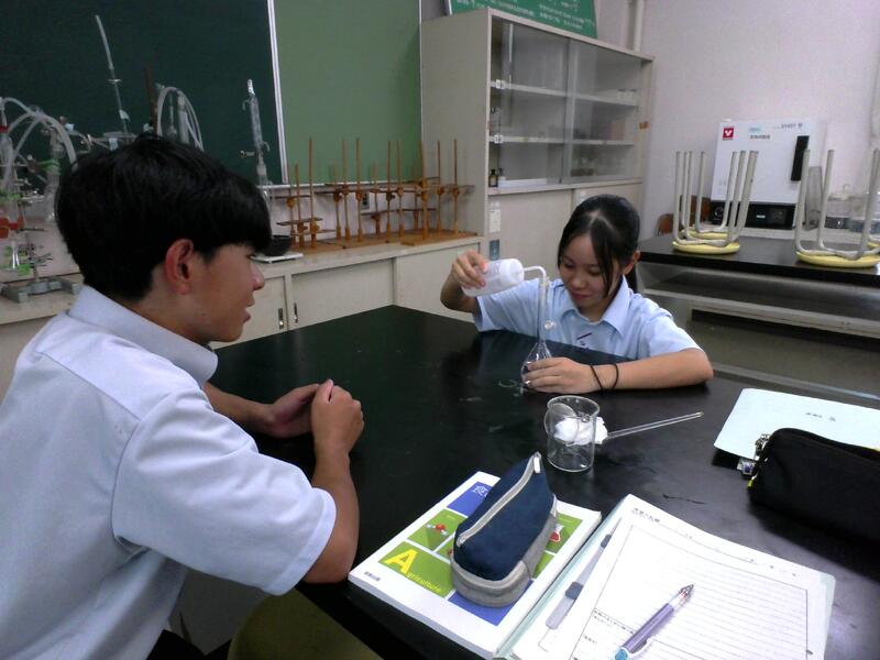 慎重に標線に合わせる