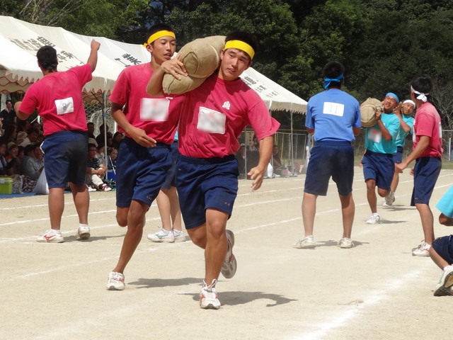 俵かつぎリレー4