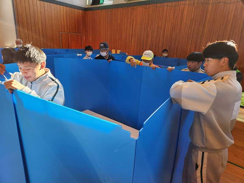 ②パーテーションの設置