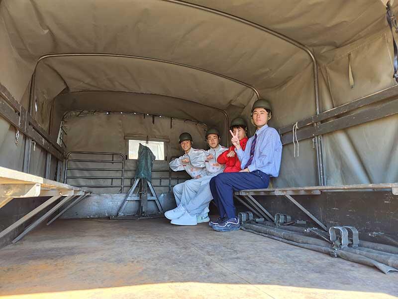 ⑥自衛隊の車両に乗せてもらいました
