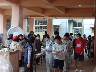 炊き出し9