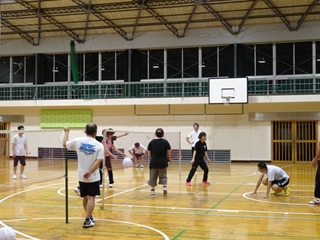 ビーチボールバレー練習1