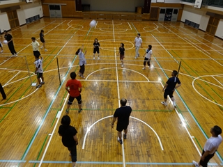 ビーチボールバレー練習1