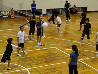 ビーチボールバレー練習3