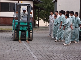 フォークリフト1