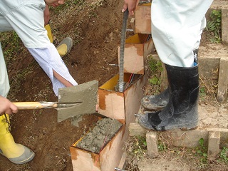 グラウンド階段5