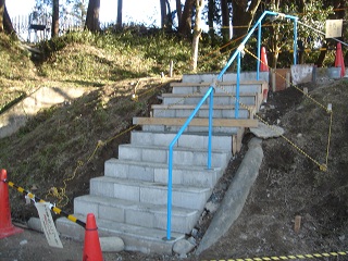 グラウンド階段14