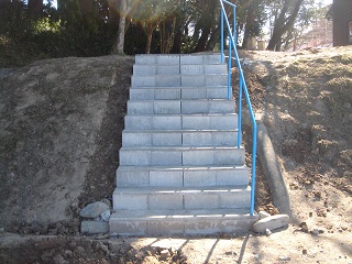 グラウンド階段16