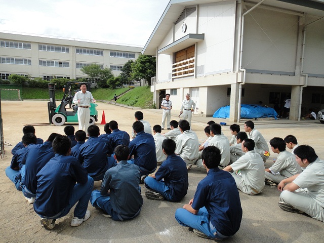 小型フォークリフト1