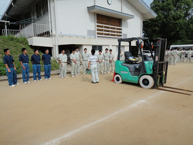 小型フォークリフト2