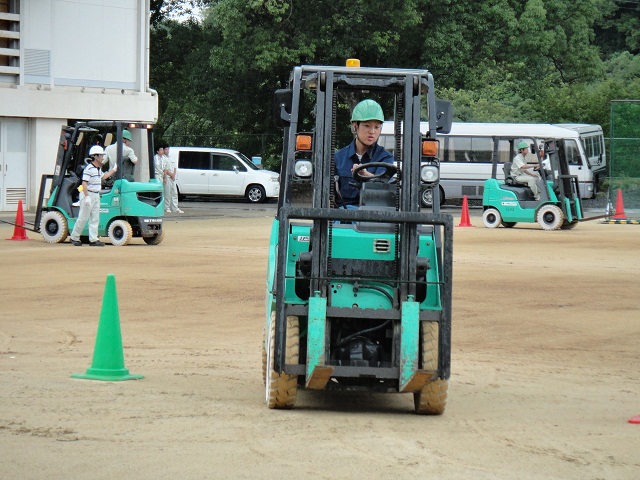 小型フォークリフト3