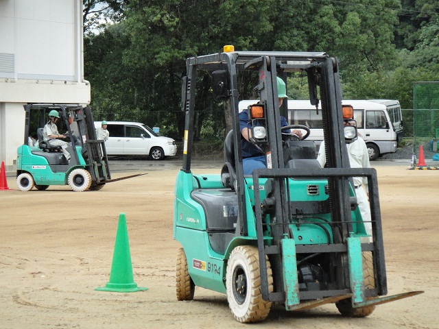 小型フォークリフト4