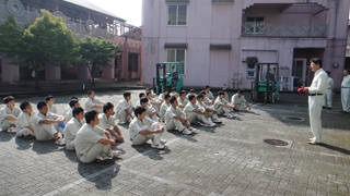 フォークリフト1