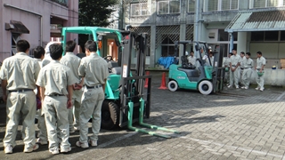 フォークリフト3