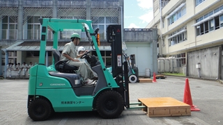 フォークリフト8