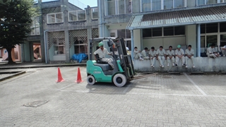 フォークリフト10