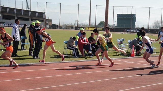 １区から２区へ中継