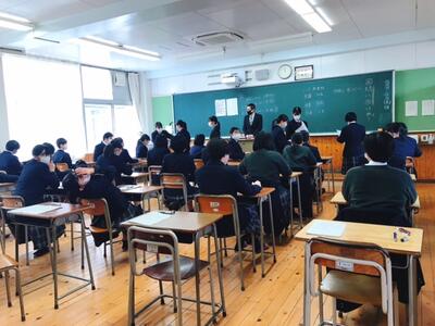 本日最後のテストが終了した直後の様子です。ほっとしてますね。