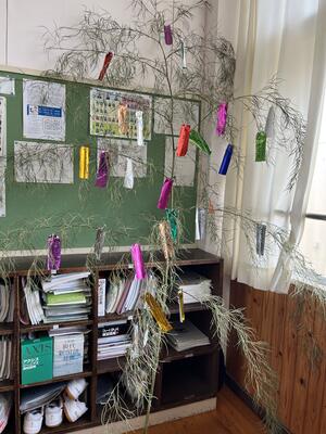 2-4 短冊がすべてキラキラしていてかっこよかったです