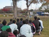 説明を聞いています