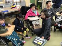 好きな音楽に合わせて歌っている様子