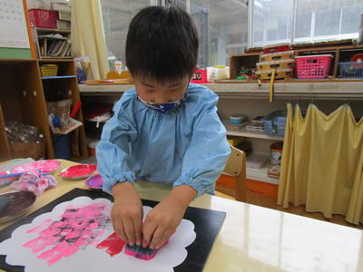 絵の具であじさい作ったよ