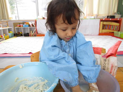 粉あそび！気持ちいいな！