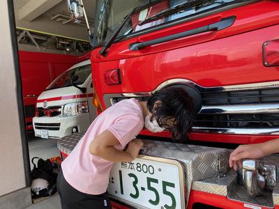 消防車に興味津々！