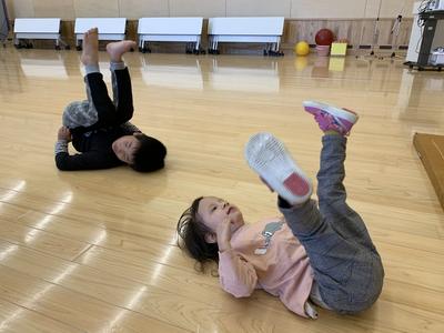 リズムあそび『自転車ぐるぐる』