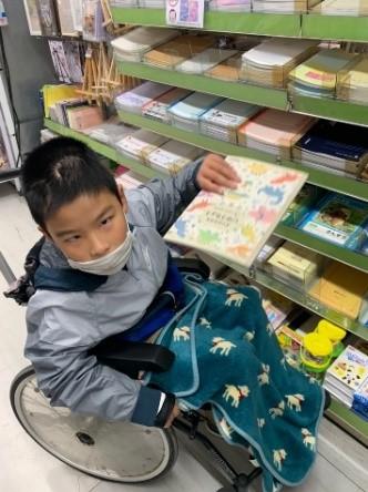 休み時間やお家で使える文具を探しました。