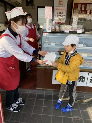 もちつきの前におもちを買って食べました！