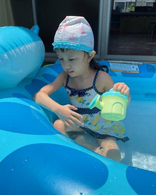 カバさんプールで遊んだよ。