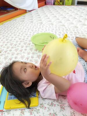 水風船、冷たくて気持ちいいな！