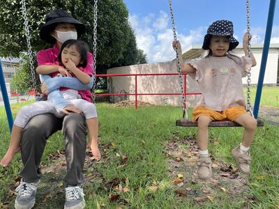 ゆらゆらゆれて　ブランコ楽しい