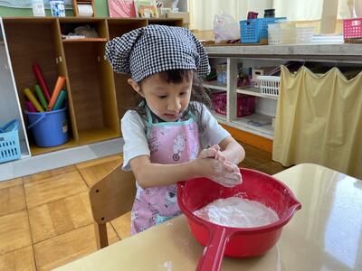 お団子つくるよ。