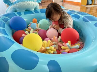 雪のプールで、遊んだよ。