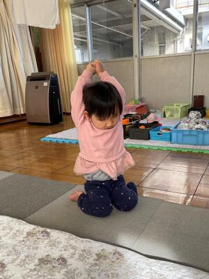 まるでヨガのポーズをしているみたい！