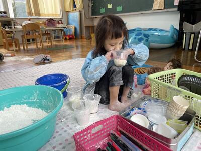 小麦粉遊び　何を作ろうかな。