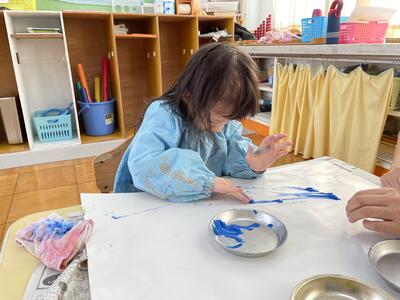 絵の具の感触を味わったよ！