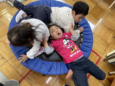 トランポリン　込み合ってまーす！