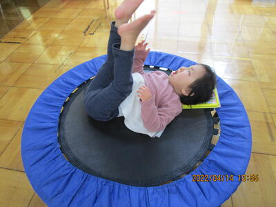 トランポリンで、リラックス！