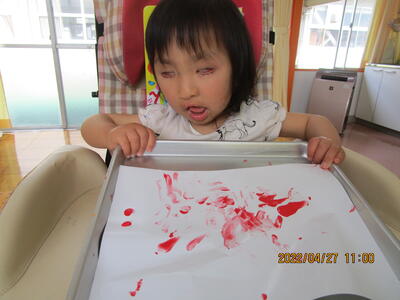 絵具、ペタペタしたよ。