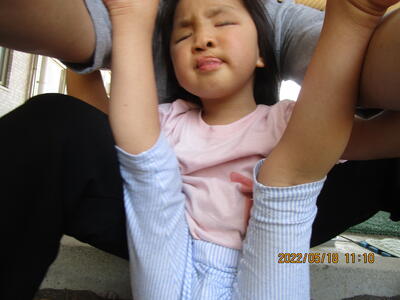 砂場に座ることができました。頑張ったよ。