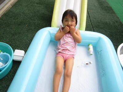 新しいプール　最高！たのしい！