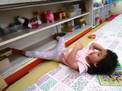 棚の確認！左右に足を精一杯広げて！