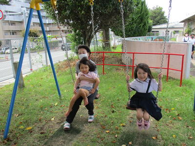 風が大好き！ブランコに乗ったよ。
